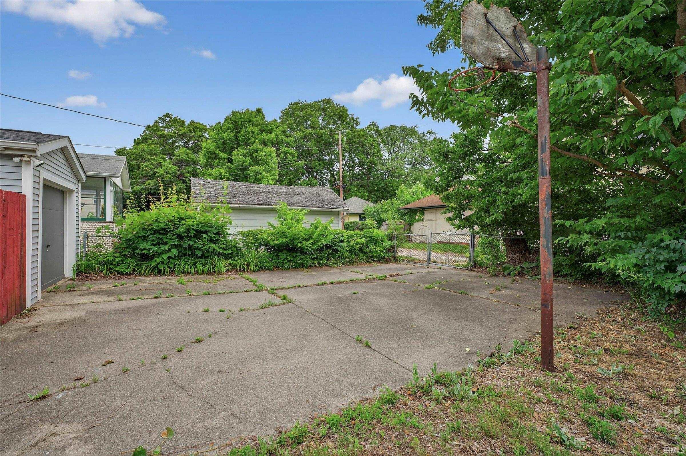 1060 Woodward Avenue South Bend IN 46616