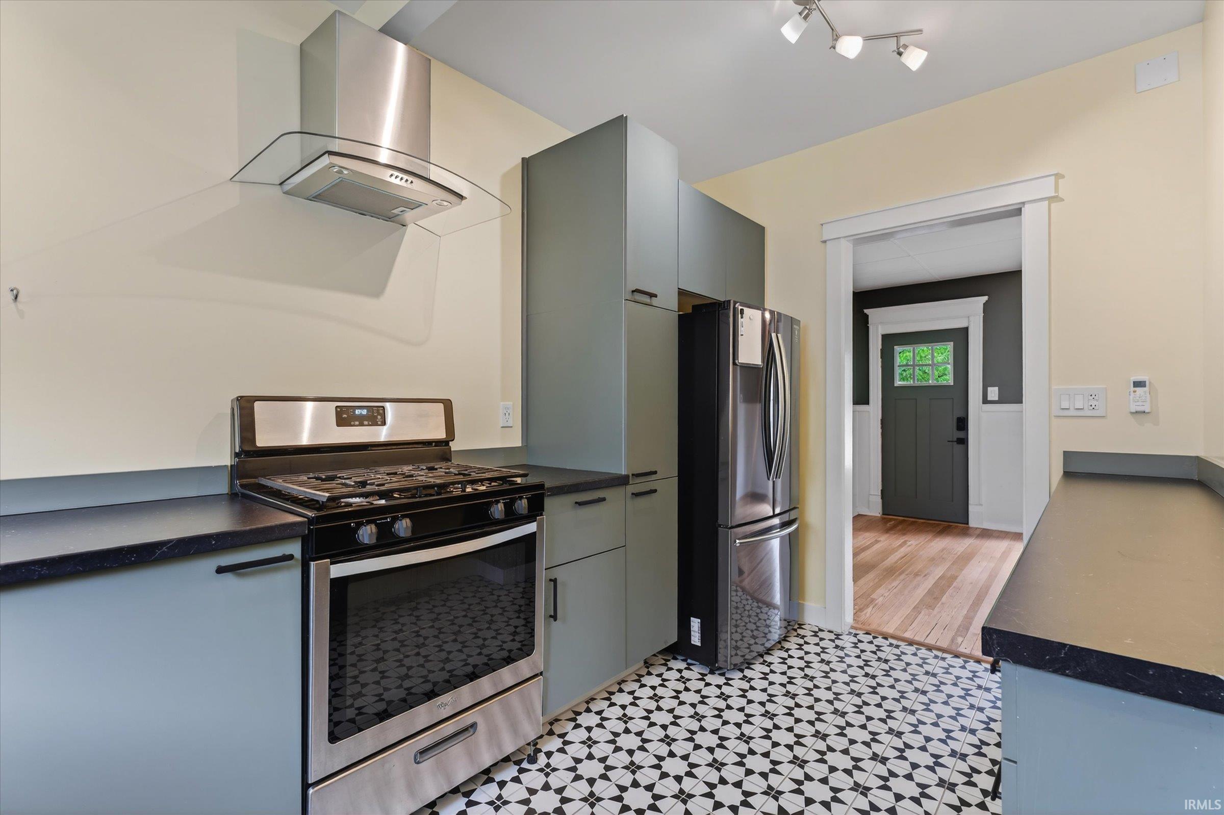 1060 Woodward Avenue South Bend IN 46616