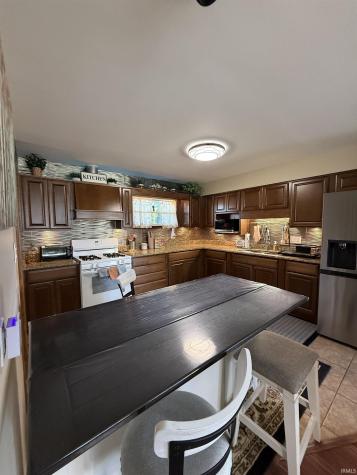 1916 W Sheffield Drive Muncie IN 47304