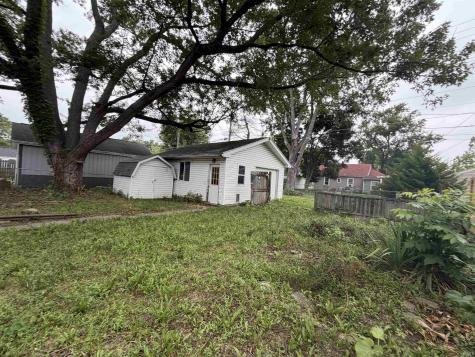 702 W Grant Street Hartford City IN 47348