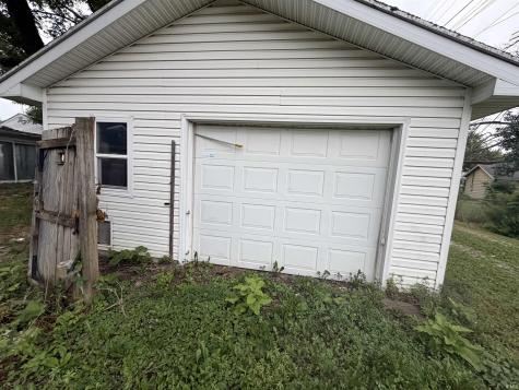 702 W Grant Street Hartford City IN 47348