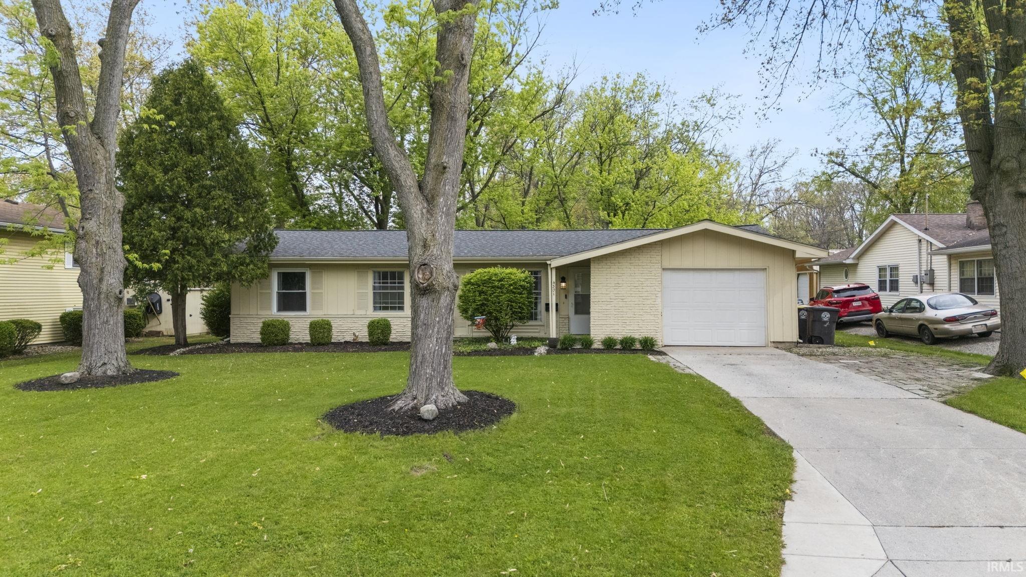 4301 Lynwood Court Fort Wayne IN 46815