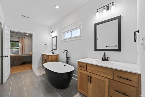602 E Barton Woods Lane Ellettsville IN 47429