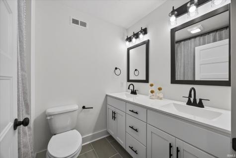 602 E Barton Woods Lane Ellettsville IN 47429