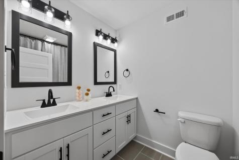 602 E Barton Woods Lane Ellettsville IN 47429