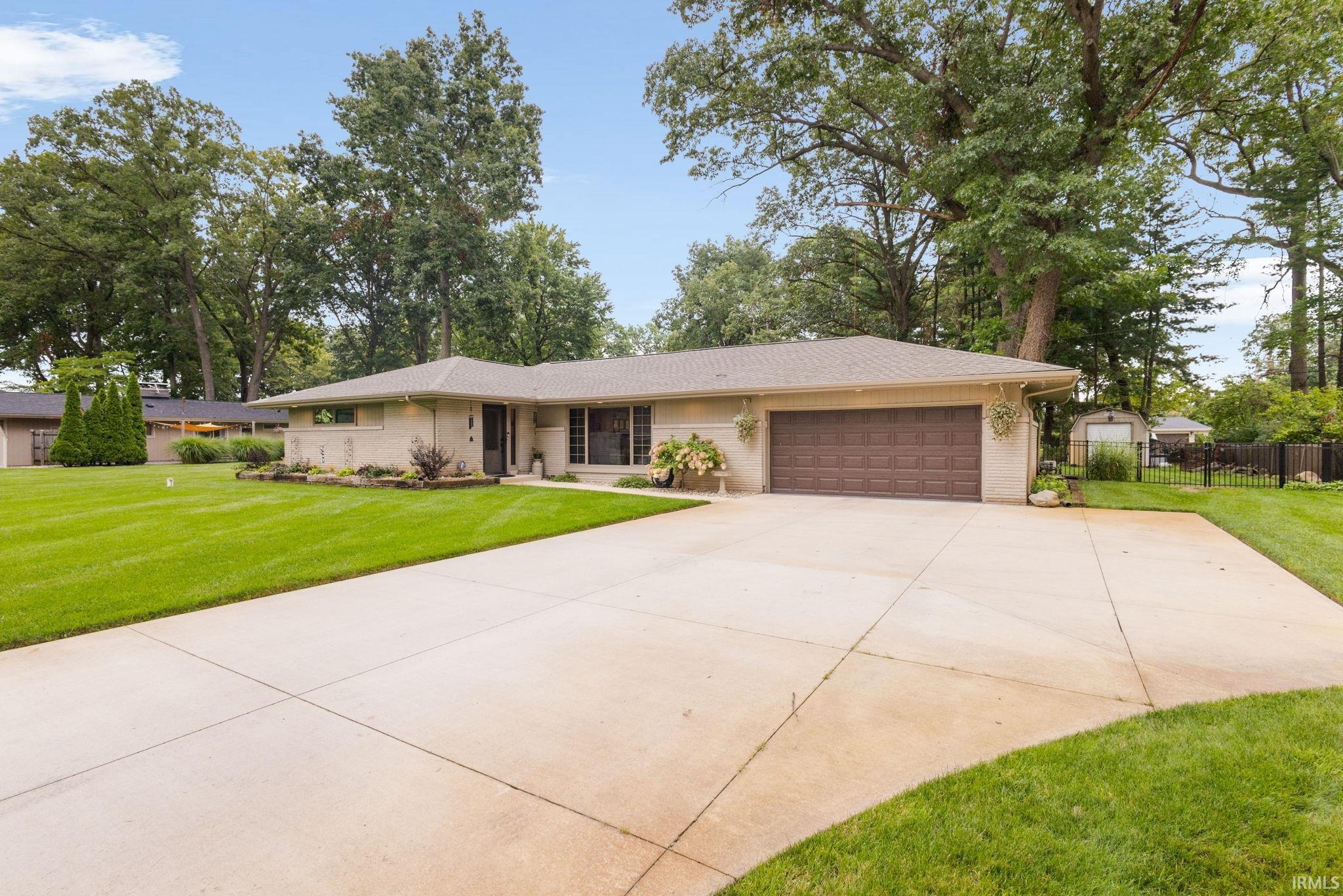55844 Oak Lane Elkhart IN 46514