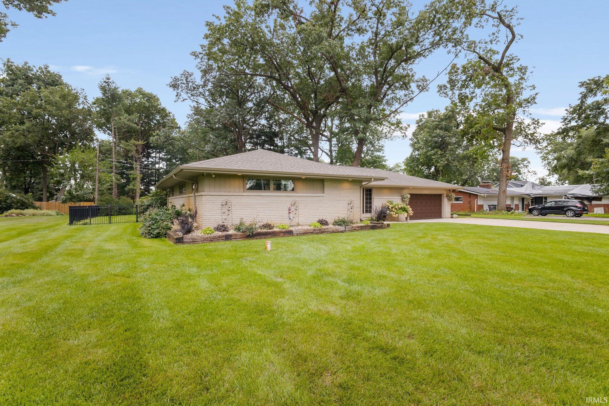 55844 Oak Lane Elkhart IN 46514