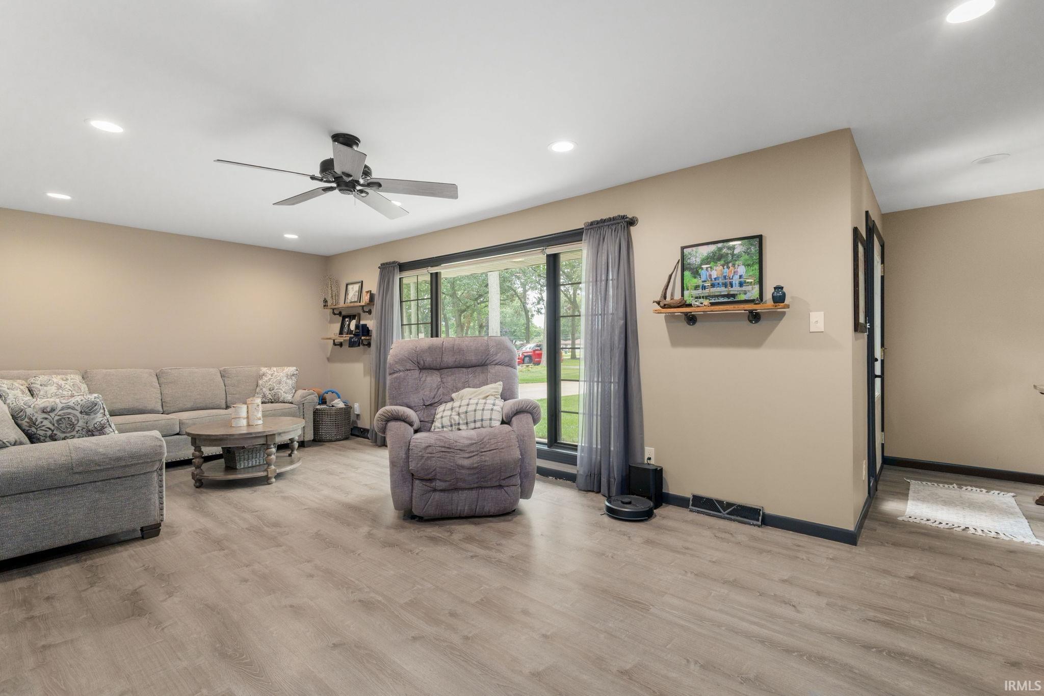 55844 Oak Lane Elkhart IN 46514