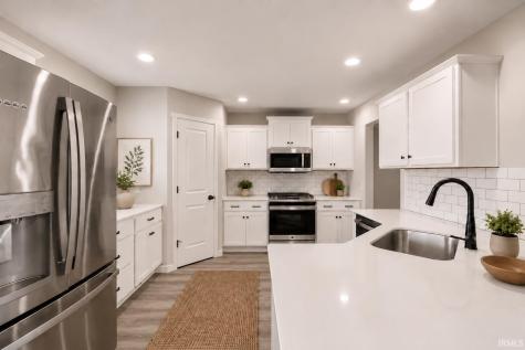453 Barnsley Cove Fort Wayne IN 46845