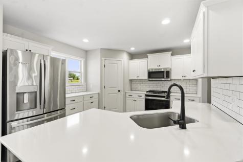 453 Barnsley Cove Fort Wayne IN 46845