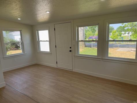 156 S Miller Avenue Albany IN 47320