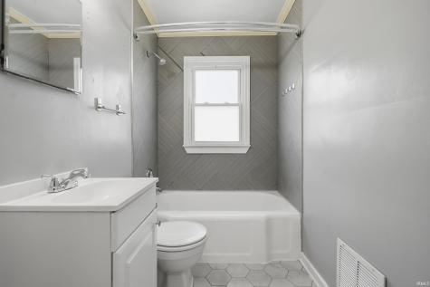 522 Curdes Avenue Fort Wayne IN 46805