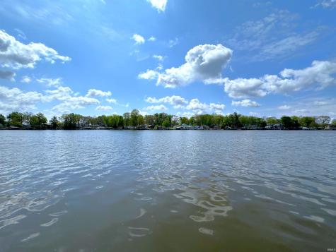 5100 E Quiet Water Court Monticello IN 47960