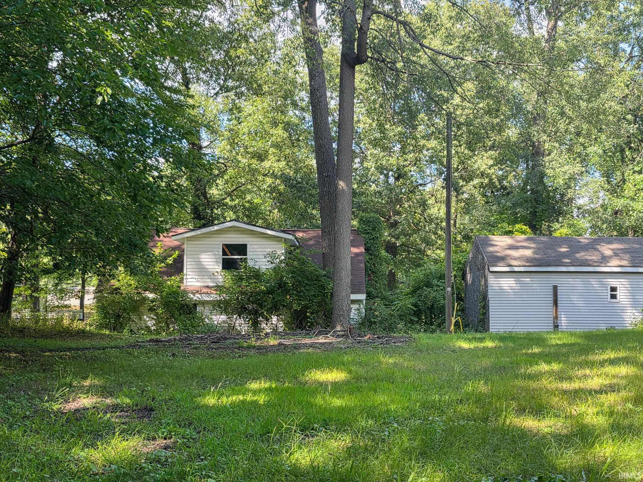 51855 E County Line Road Middlebury IN 46540