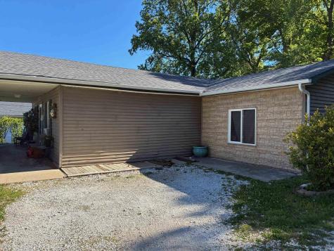 17 Boyer Street Williamsport IN 47993