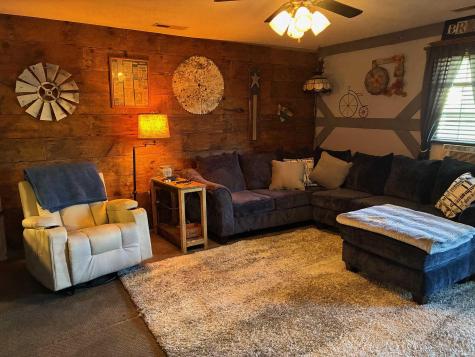 17 Boyer Street Williamsport IN 47993