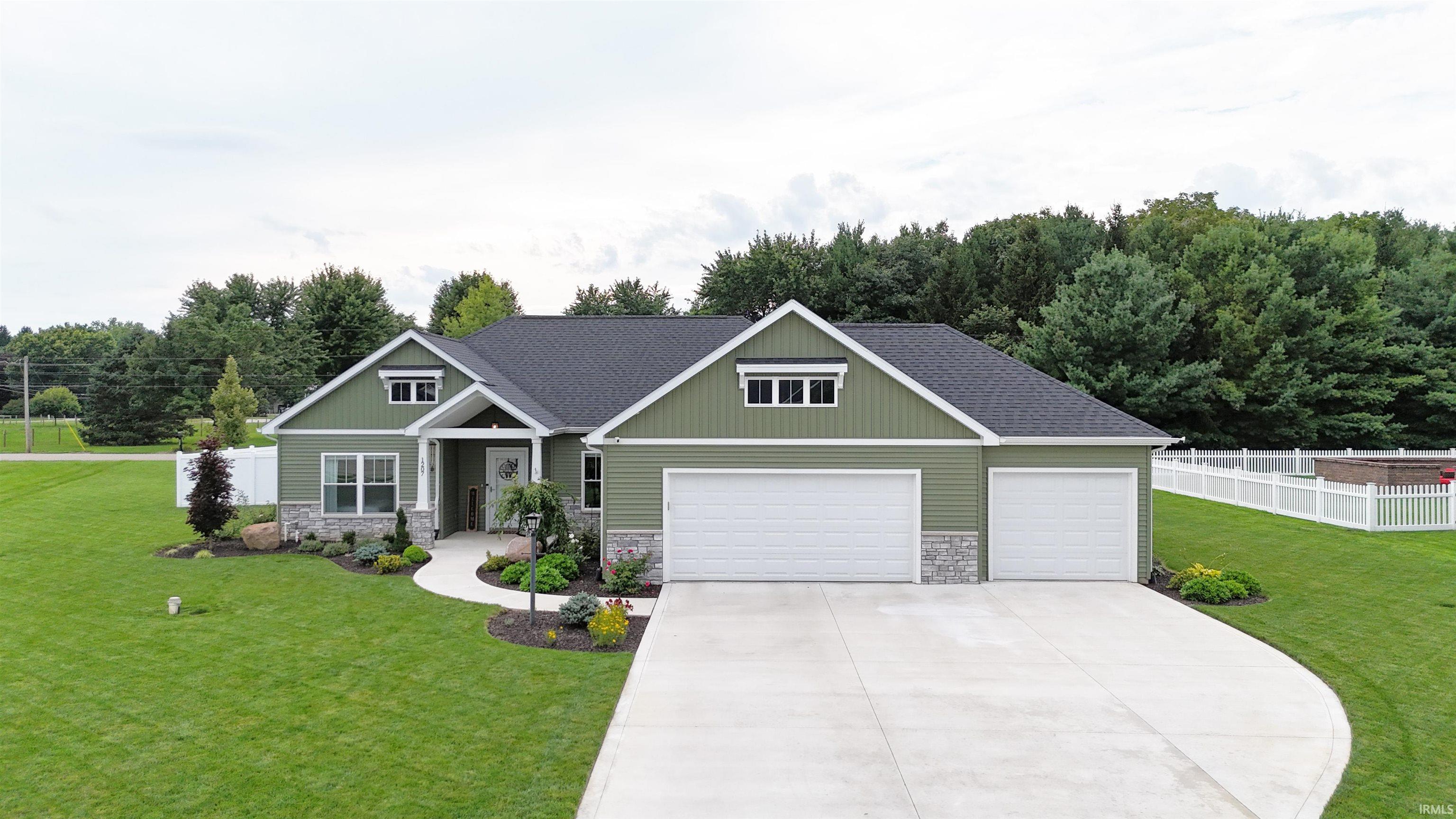 1207 E Dresdin Drive Warsaw IN 46580