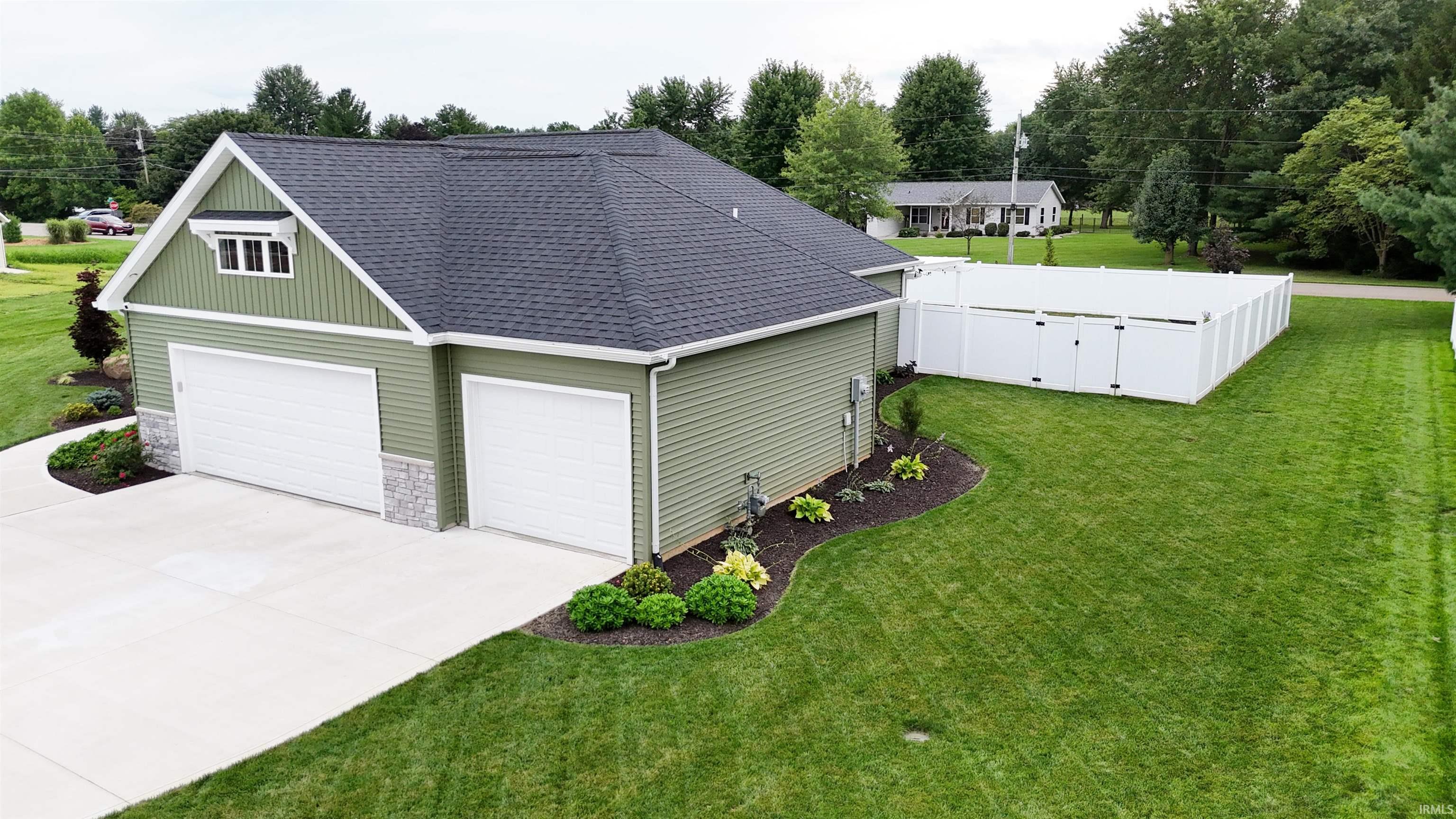 1207 E Dresdin Drive Warsaw IN 46580