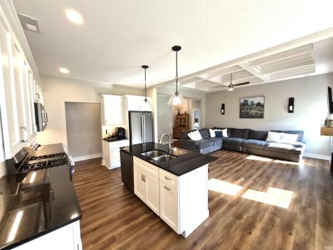 1207 E Dresdin Drive Warsaw IN 46580