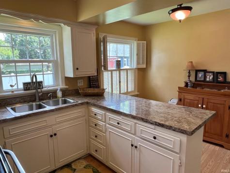 2015 E Gum Street Evansville IN 47714