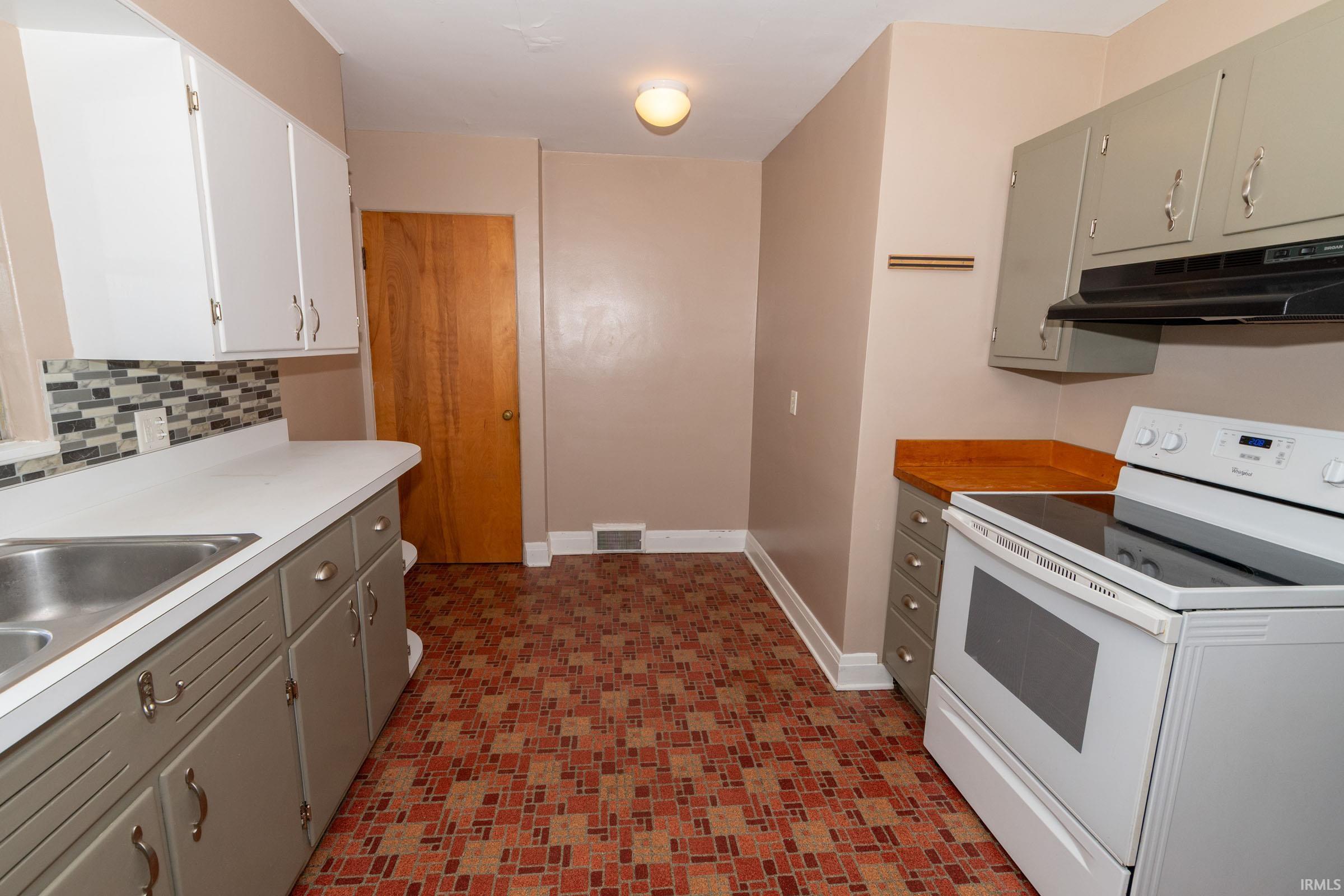 1922 E Fox Street South Bend IN 46613