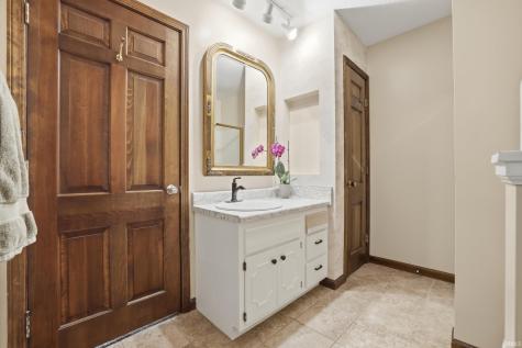526 W Reade Avenue Upland IN 46989