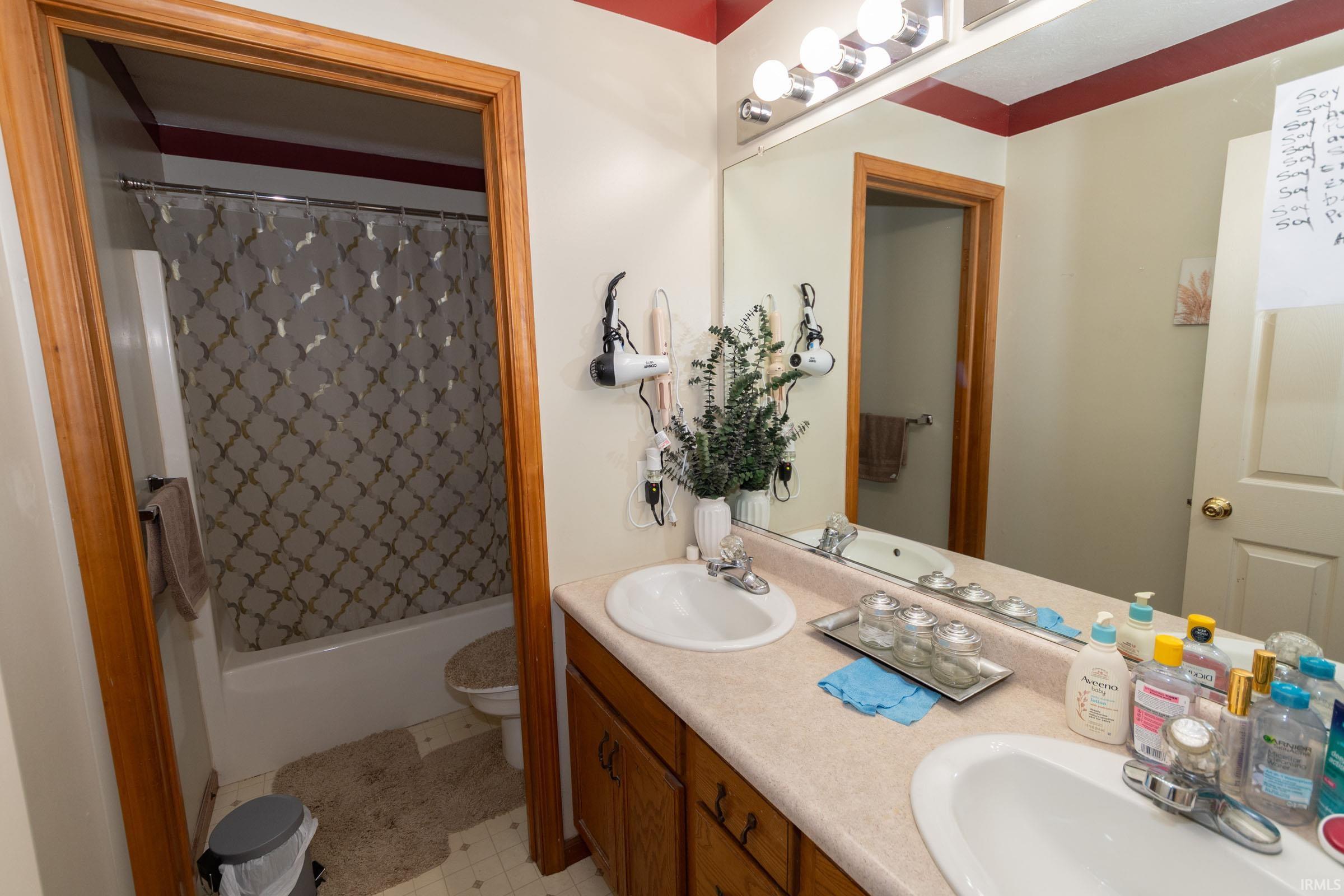 1008 Colonial Manor Drive Goshen IN 46526
