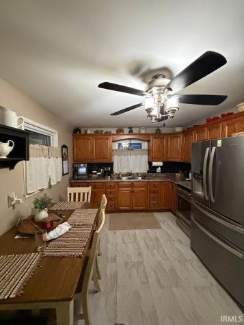 18 SE 6th Street Linton IN 47441