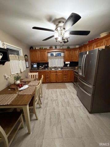 18 SE 6th Street Linton IN 47441