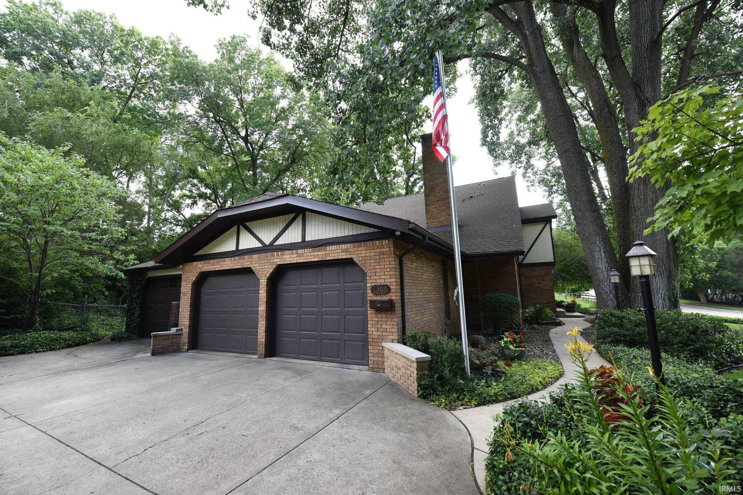 1306 Clayton Drive South Bend IN 46614
