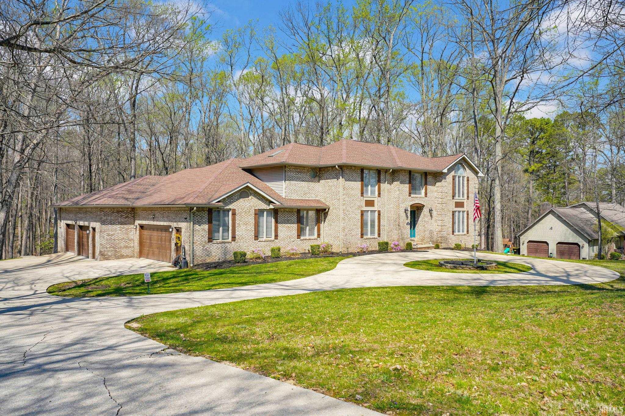 245 The Woods Bedford IN 47421