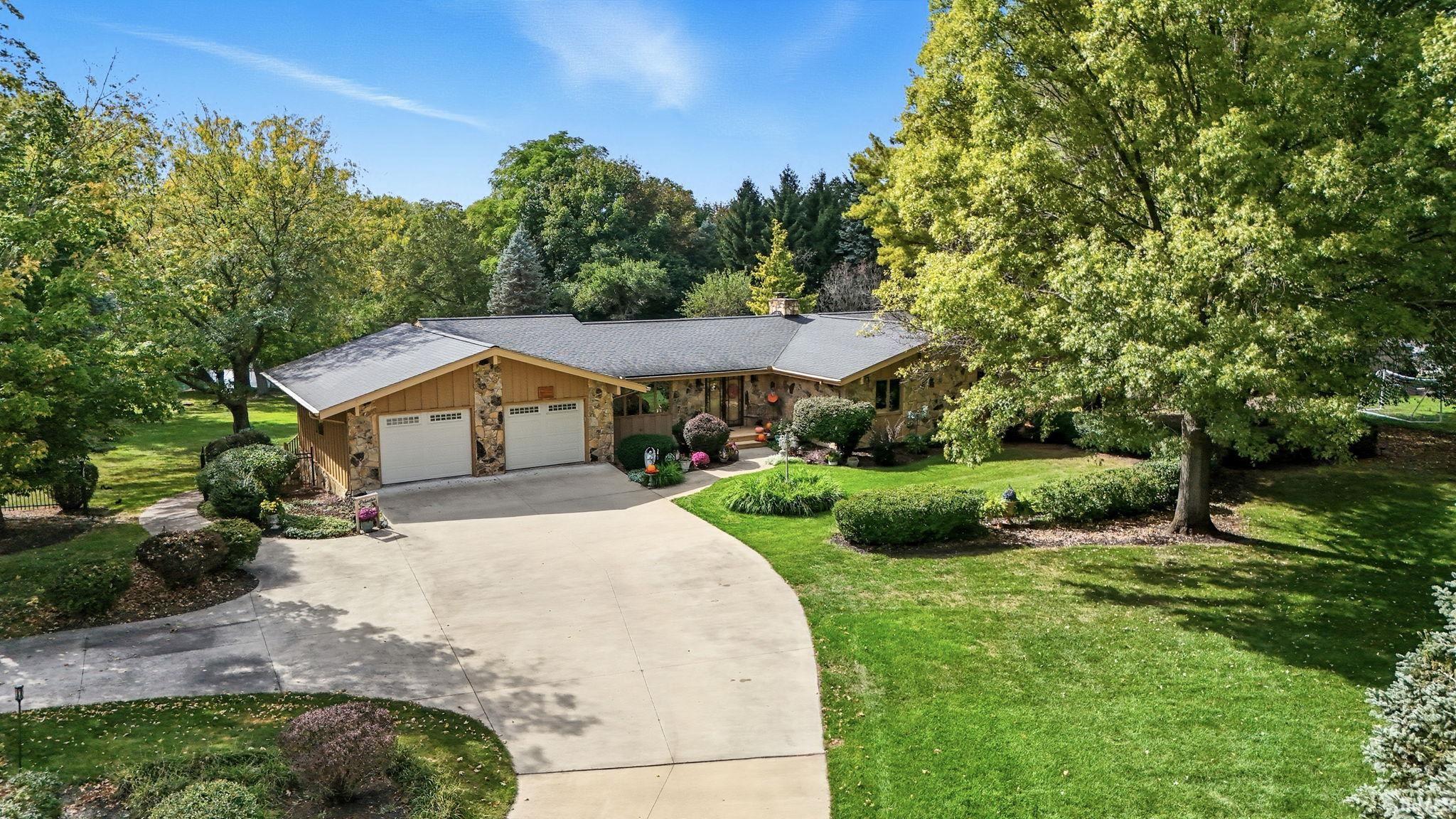 1919 Deer Trail Warsaw IN 46580