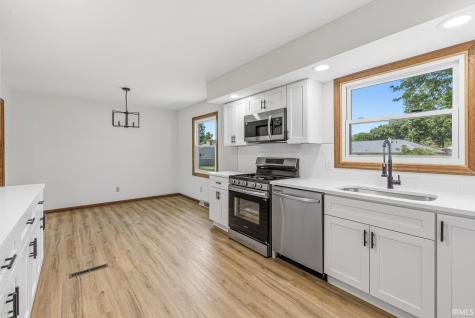 5611 Cape Cod Lane South Bend IN 46614