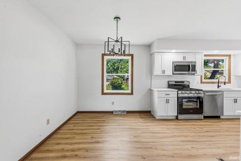 5611 Cape Cod Lane South Bend IN 46614