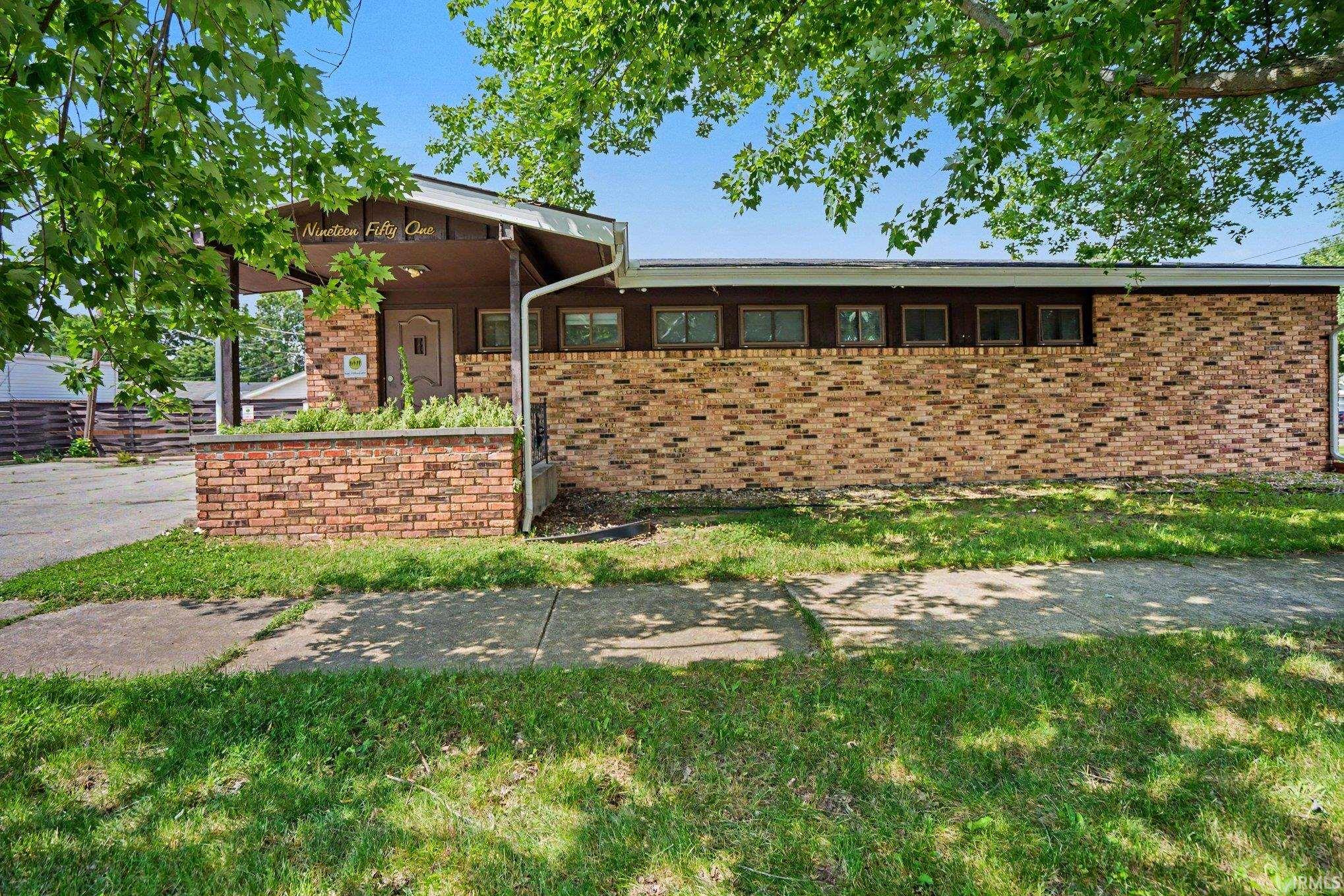 1951 E Fox Street South Bend IN 46613