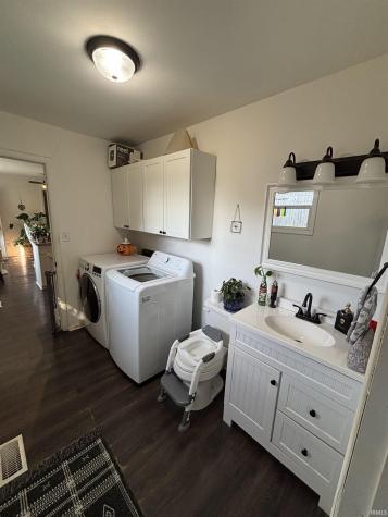 8203 Seward Lane Fort Wayne IN 46835