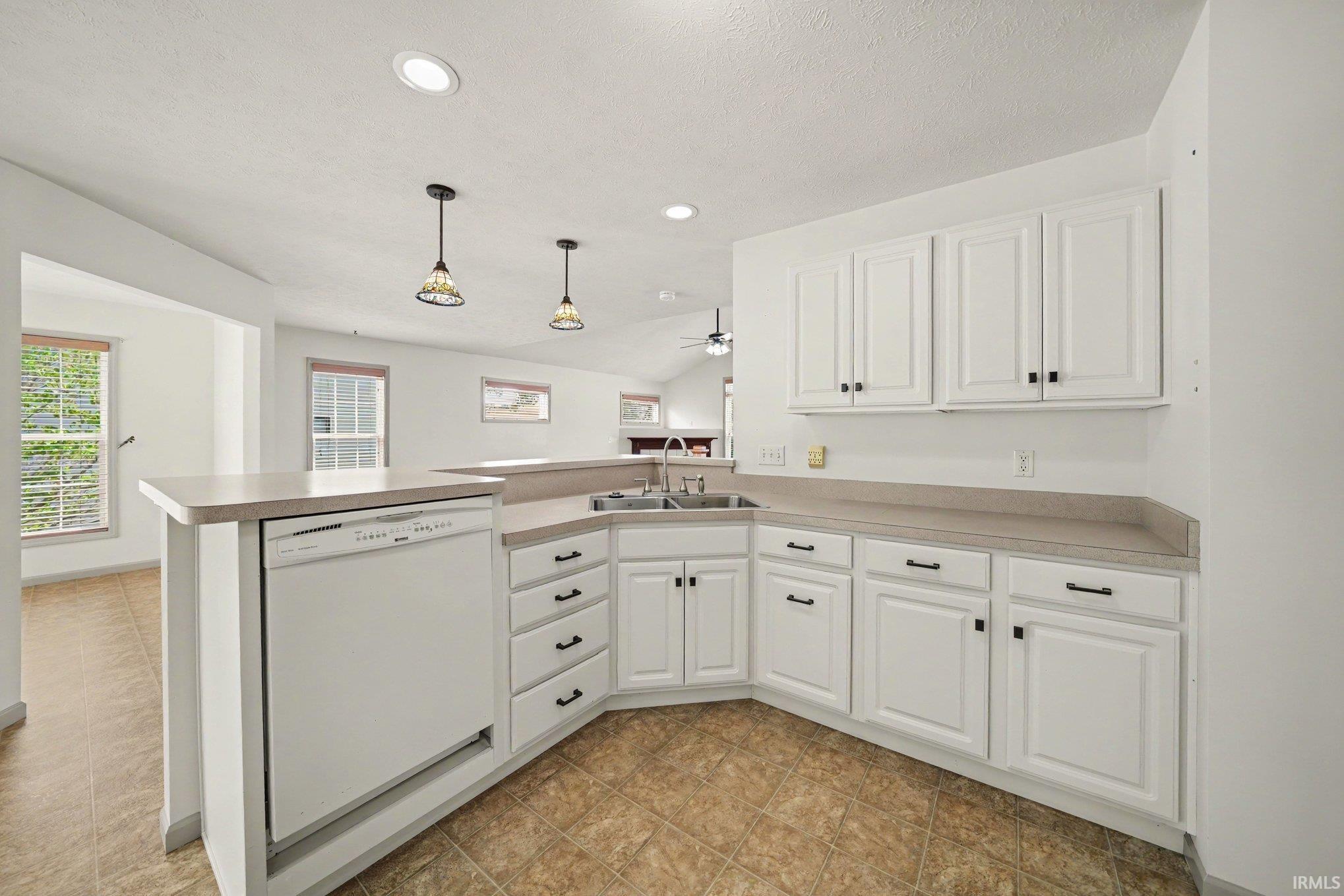 6433 Armstrong Drive South Bend IN 46614
