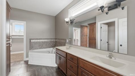 1568 White Coral Court Fort Wayne IN 46814