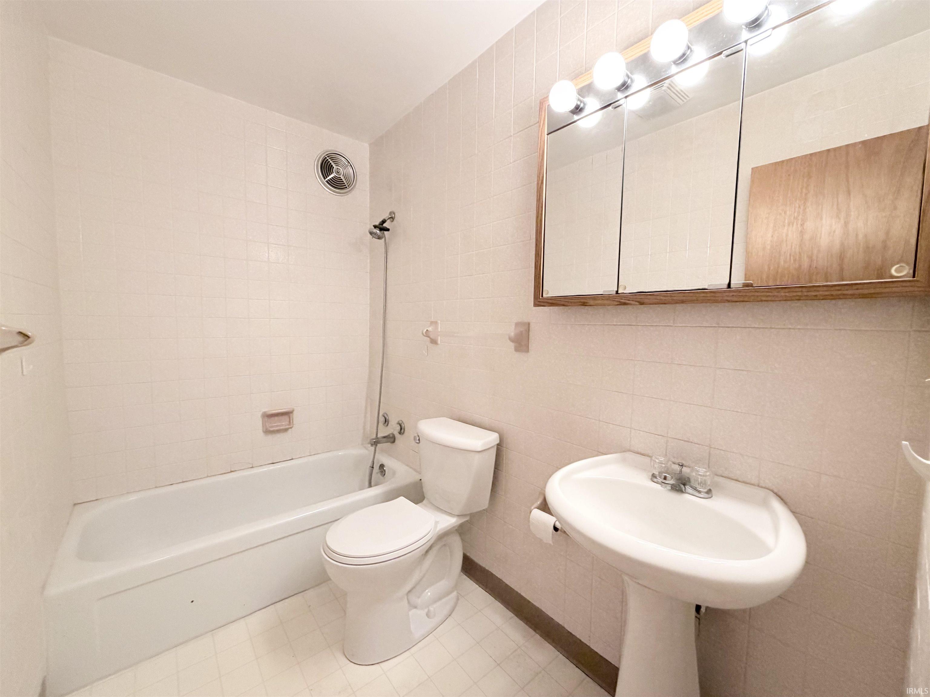 4809 Skye Court South Bend IN 46614