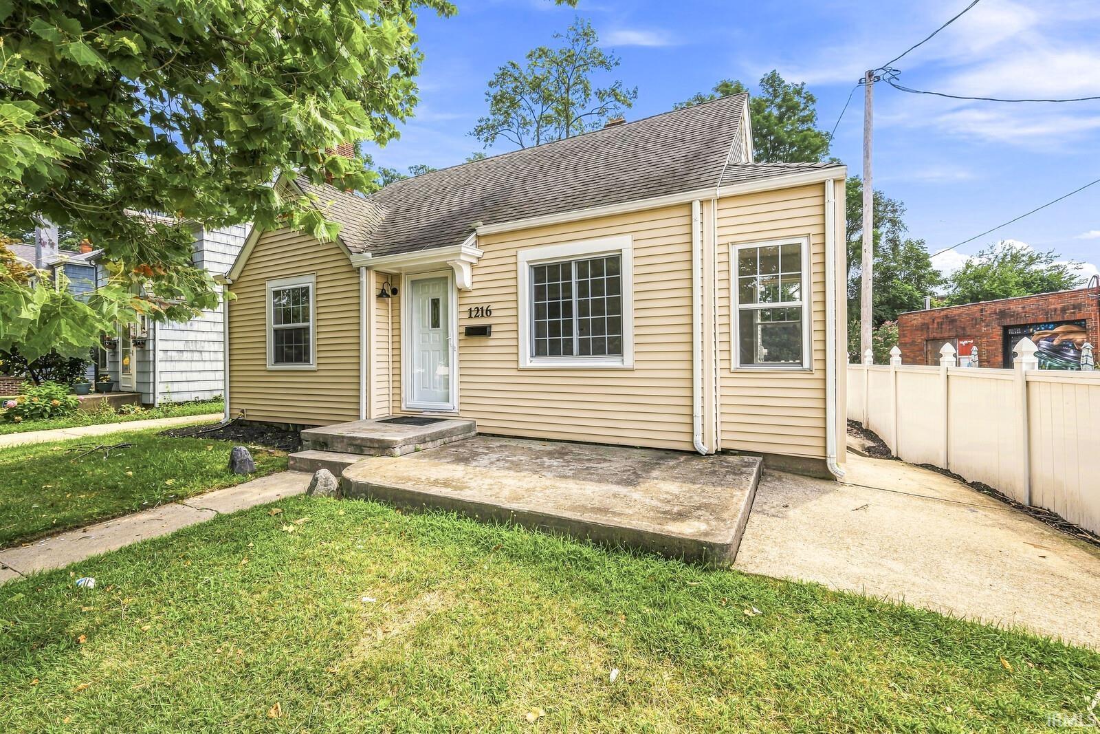 1216 Longfellow Avenue South Bend IN 46615