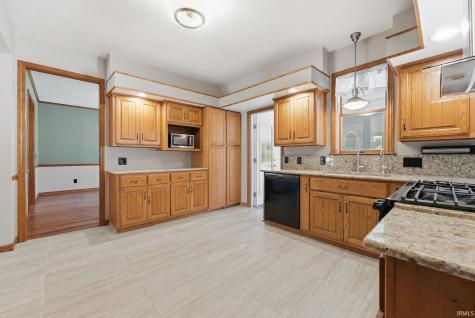1709 S Walnut Drive Warsaw IN 46580