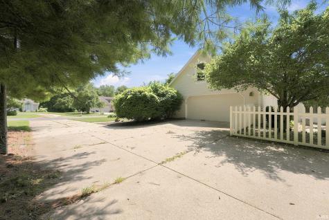 1709 S Walnut Drive Warsaw IN 46580