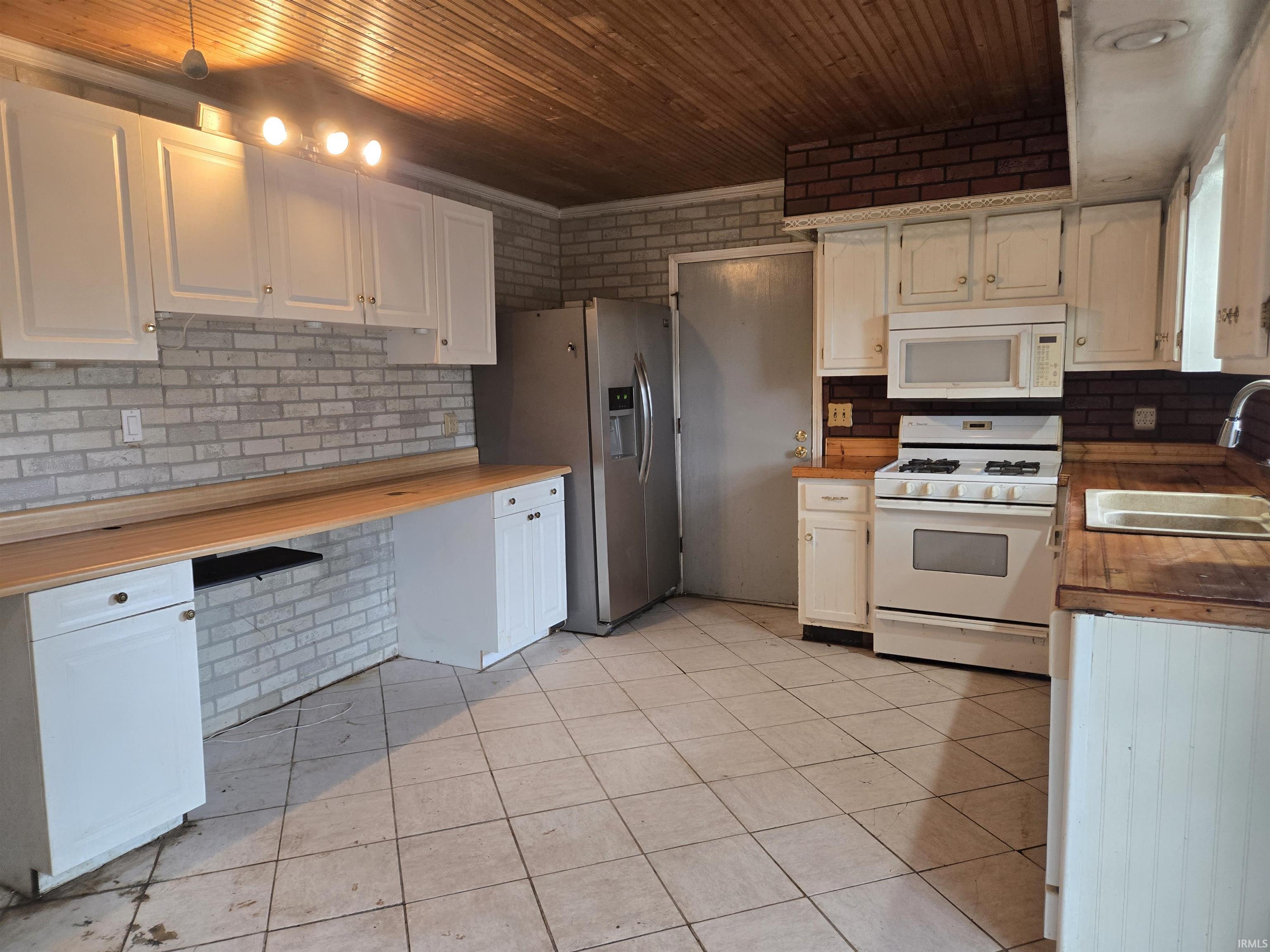 56033 Wynnewood Drive Osceola IN 46561