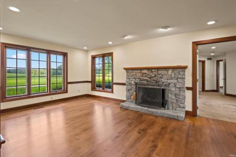 2209 E 900 N Road Huntington IN 46750