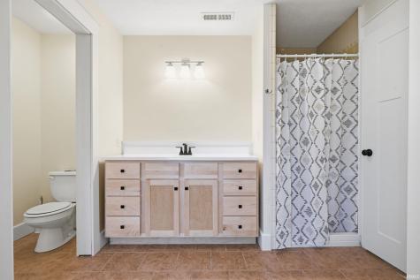 8 Meridian Drive Hartford City IN 47348