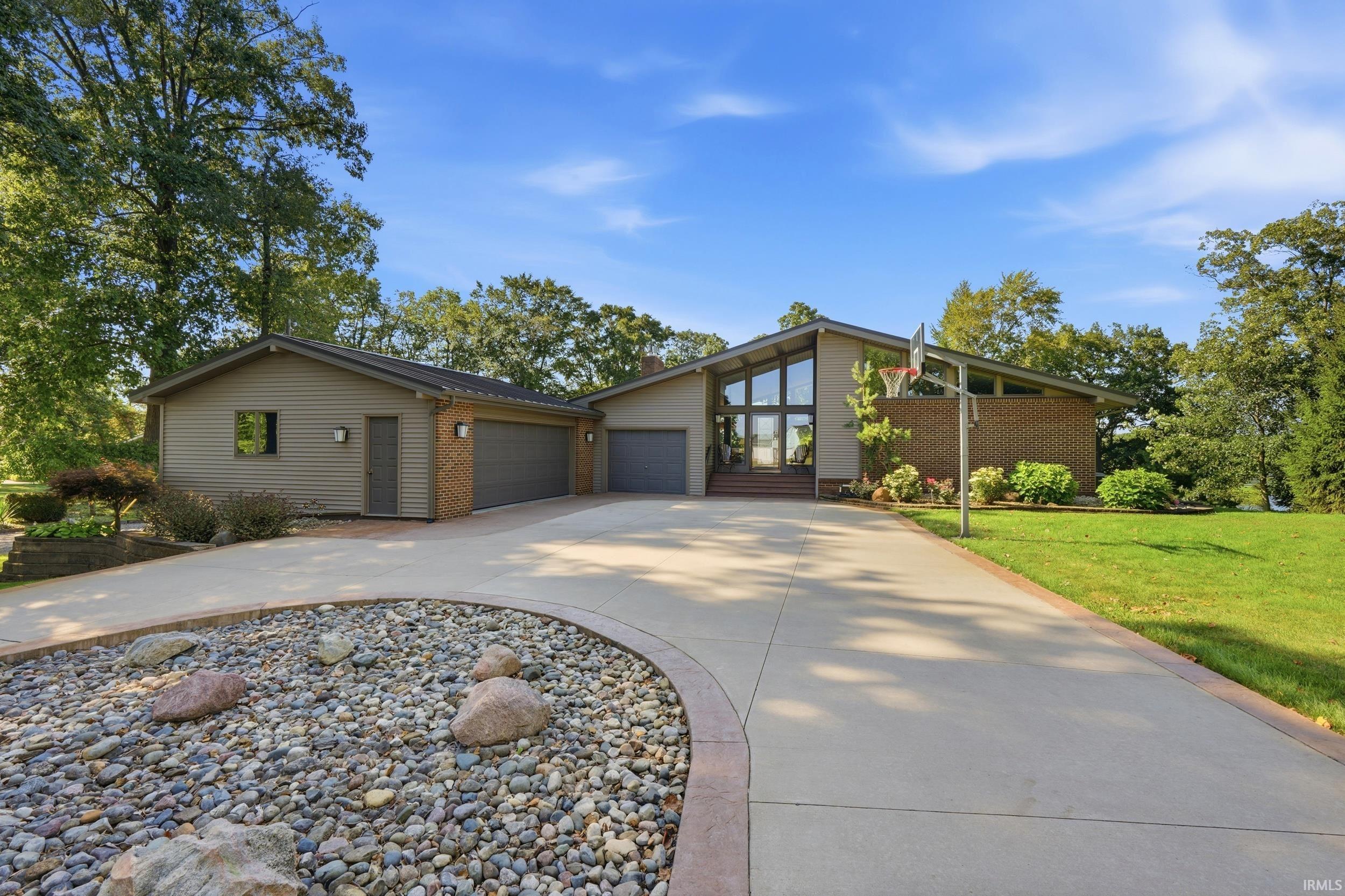 1420 Lake Bluff Drive Kendallville IN 46755