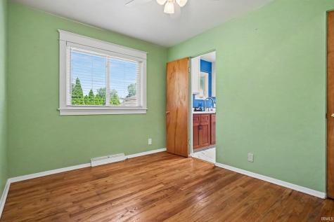 2633 Edison Road South Bend IN 46615