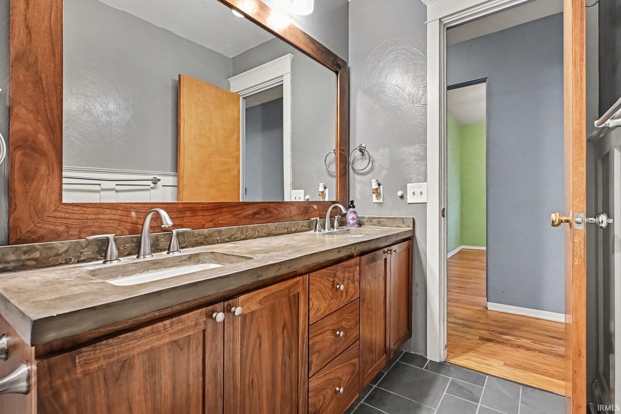 2633 Edison Road South Bend IN 46615