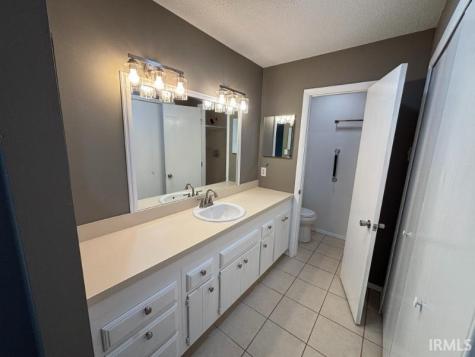 4404 W Kings Row Street Muncie IN 47304