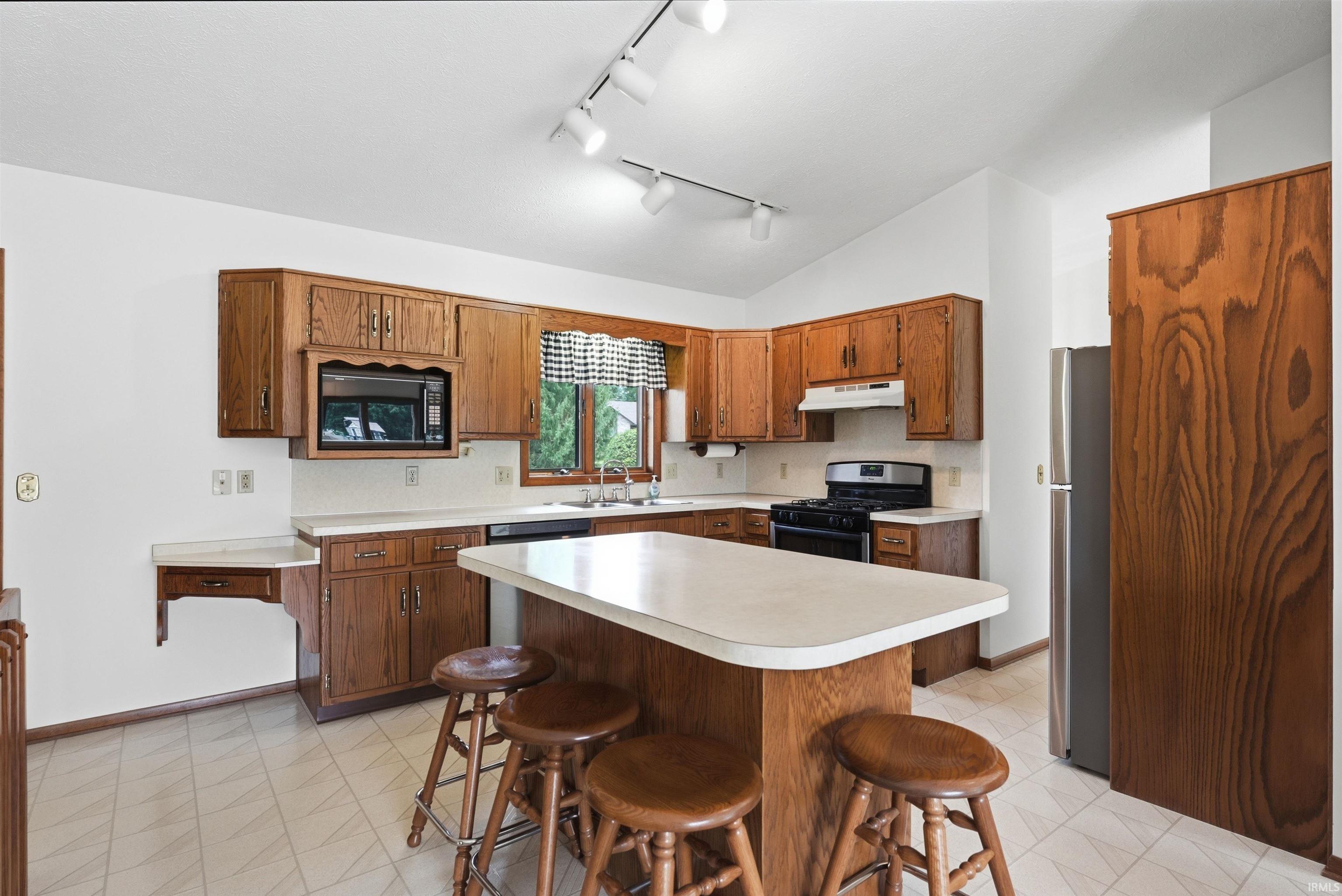 202 Colonial Drive Warsaw IN 46582